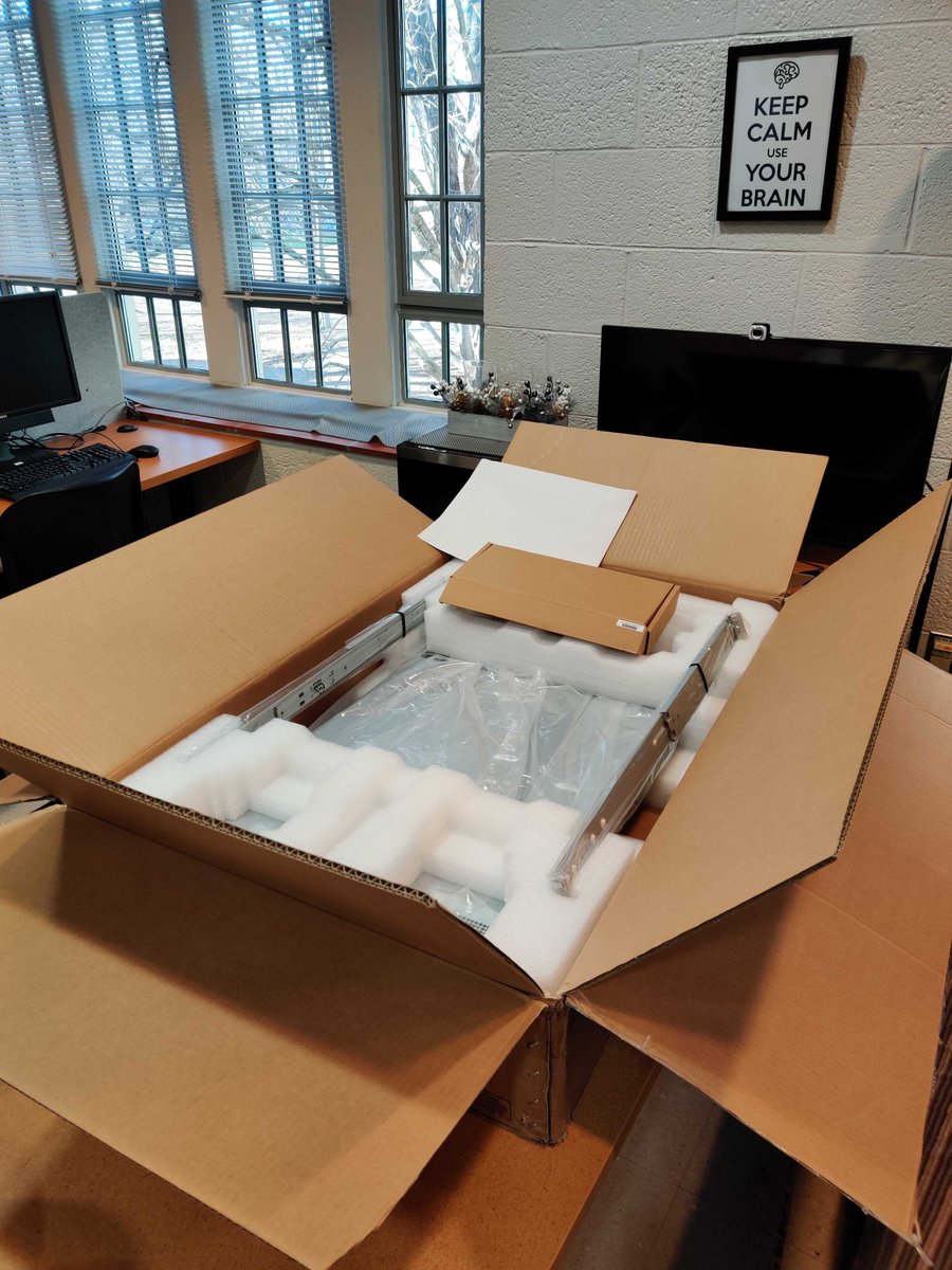 ANDLabVT's tweet image. Our server has arrived! 100 cores and 1024 RAM! Yahoo!