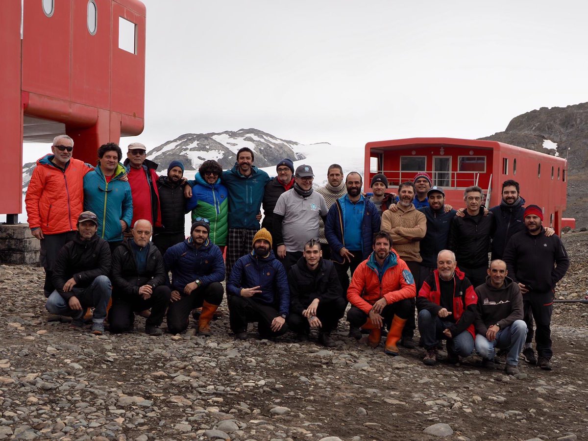 utm_csic's tweet photo. Hoy el #BIOHespérides ha recogido el primer grupo de investigadores que salen de la #BAEJuanCarlosI. Aquí están todos los participantes de esta primera parte de la #CampañaAntártica @ORCA_uah #DINGLAC @La_UPM @utm_csic @aemet_antartida @obsebre @AntartidaCA3 https://t.co/z1338k4HcV