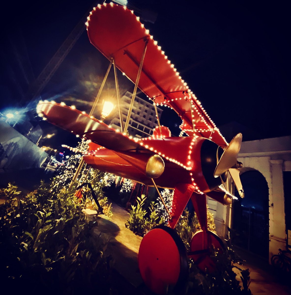 MassimoCangelli's tweet photo. Il nuovo anno che decolla, un’esplosione di energia... pronti a staccarci da terra, prendere il volo verso nuovi orizzonti... ✈️
#bari #lights #fly #orizont #picoftheday #photography#
travel #newyear https://t.co/Y2cWJgLD06
