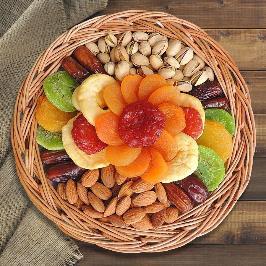 Need to send someone special a birthday gift, house warming gift or college care package? Send them a perfect sweet and healthy gift. Shopping found in our link. vacavillefruit.com #vacavillefruitcompany #driedfruit #driedfruitandnuts #onlinegifts #birthdaygifts #carepackage