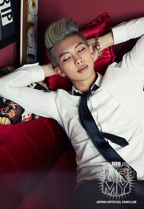 LilBitofTae's tweet photo. Thread of the Day: let’s start #thirstweek off with one of my faves! There is just something sexy about a man confidently wearing winged eyeliner! 🥵🥵🥵 #TOTD #BTS #Namjoon #Seokjin #Yoongi #Hoseok #JIMIN #Taehyung #Jungkook https://t.co/AS5adNkgUO
