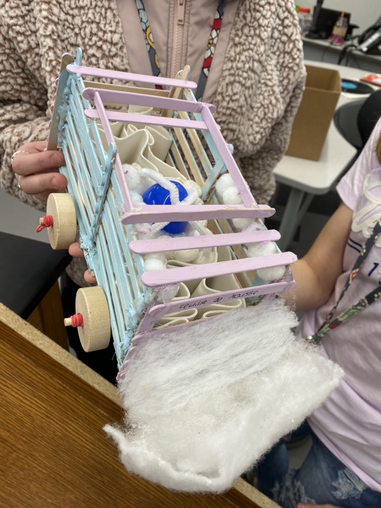 GoldbergTeach's tweet photo. @MLMSmuskies Science Ss are using  #DesignThinking to build cars that can protect a raw egg. Safety components were required that extend the impulse of the crash and keep inertia from causing the egg to be ejected. #makered #pbl #science https://t.co/IIEItEhHWJ