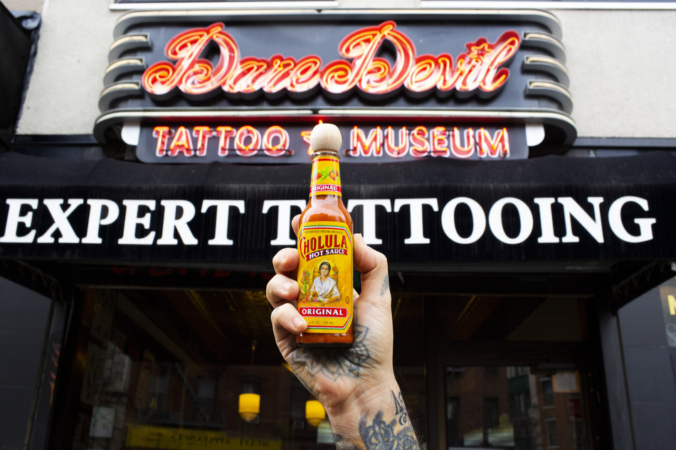 Looks like <a href="/CholulaHotSauce/">Cholula Hot Sauce</a> and <a href="/AaronSanchez/">Aarón Sánchez</a> are giving away free #tattoos for National #HotSauce Day on Jan 22nd. #CholulaInk #tattoo 

inkedmag.com/original-news/…