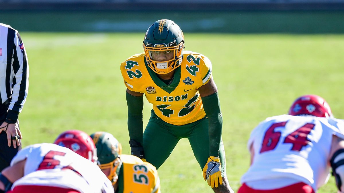 North Dakota State uniform for Saturday:

The Bison are 32-0 in gold jerseys since their first appearance in the 2011 season opener, 19-0 in green helmets since their November 2015 debut, and 13-0 in the gold jersey/green helmet combo.
