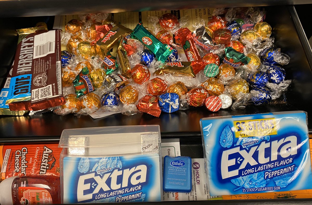 JohnsonRanch_AP's tweet image. When you come back from Christmas Break and your candy drawer is FULL!! 😳😳😱😱🙌🏻😍😍 #selfcontrolneeded #onepieceadayipromise #dontforgettofloss