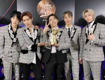 MonstaXTurkey's tweet photo. @OfficialMonstaX [TR/05.01.2020] Monsta X Twitter Güncellemesi

@OfficialMonstaX:  "05.01.2020 #MONSTAX
📌 34ncü #GoldenDiscAwards
⭐ #GoldenDisc Bonsang

#Monbebe sayesinde harika bir ödül aldık! 2020'de aldığı tüm sevginin karşılığını veren Monsta X olacağız.❤️

#TikTok #MONSTAX_GDA..." https://t.co/PTQ4pWwaim