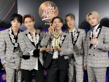 MonstaXTurkey's tweet photo. @OfficialMonstaX [TR/05.01.2020] Monsta X Twitter Güncellemesi

@OfficialMonstaX:  "05.01.2020 #MONSTAX
📌 34ncü #GoldenDiscAwards
⭐ #GoldenDisc Bonsang

#Monbebe sayesinde harika bir ödül aldık! 2020'de aldığı tüm sevginin karşılığını veren Monsta X olacağız.❤️

#TikTok #MONSTAX_GDA..." https://t.co/PTQ4pWwaim