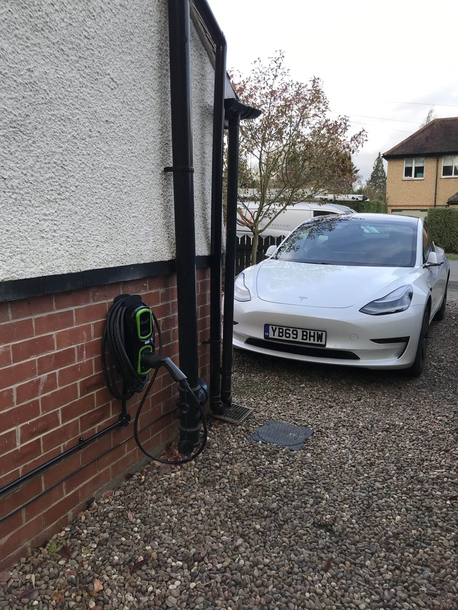 utley_ev's tweet photo. 1st day back and 1st #EV #Chargepoint of #2020!!

Happy New Year!! 

#RolecWallPod #HomeSmart #10MeterLead

Call 01937 541444 to discus yours!! https://t.co/rMhv7MFvQH