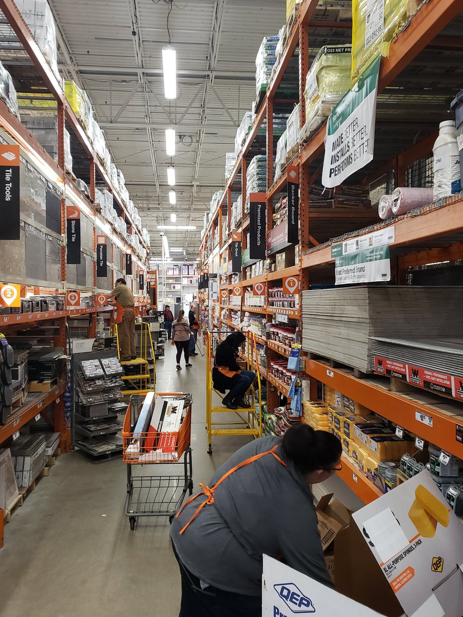 2802 ds team giving the tile aisle some Monday morning love !