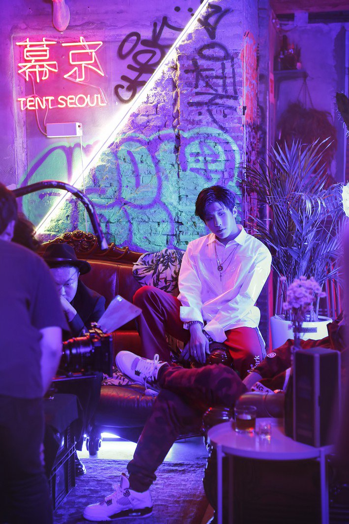 Bowchu9796's tweet photo. ลุคนี้ก็คือ...ดือออออออ🤭🤣#진진 #JINJIN https://t.co/eupvYojzWD