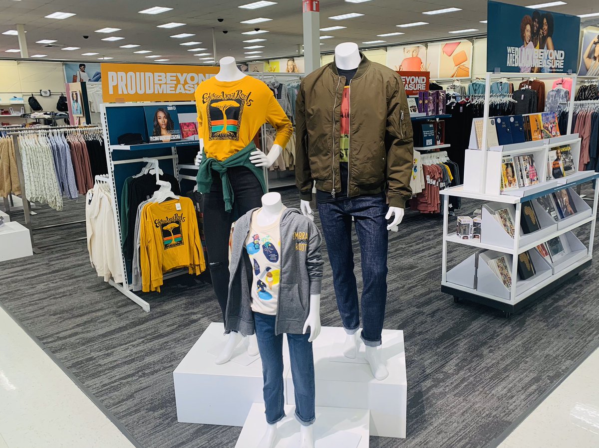 So proud to work for a company that embraces diversity ❤️#februaryisblackhistorymonth #worksomewhereyoulove #t2737 @ShaakirahVm @GabrielHRGuru <a href="/TaveCeline631/">Tavé Céline</a> <a href="/Tarasubermartin/">Tara Suber!</a>