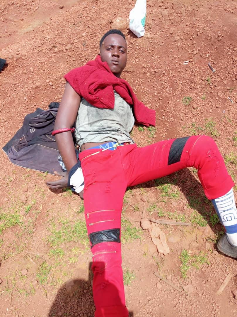 JaydenGlades's tweet photo. The soldier looked at Him, took pictur and shot him dead.
This picture exemplifies th extreme extrajudicial killings by #PaulBiya genocidal squads. They kill innocent civilians daily &amp; claim they are killing Ambazonian forces #HumanRightsViolations @AsstSecStateAF @BorisJohnson https://t.co/wXRJpyhRHk