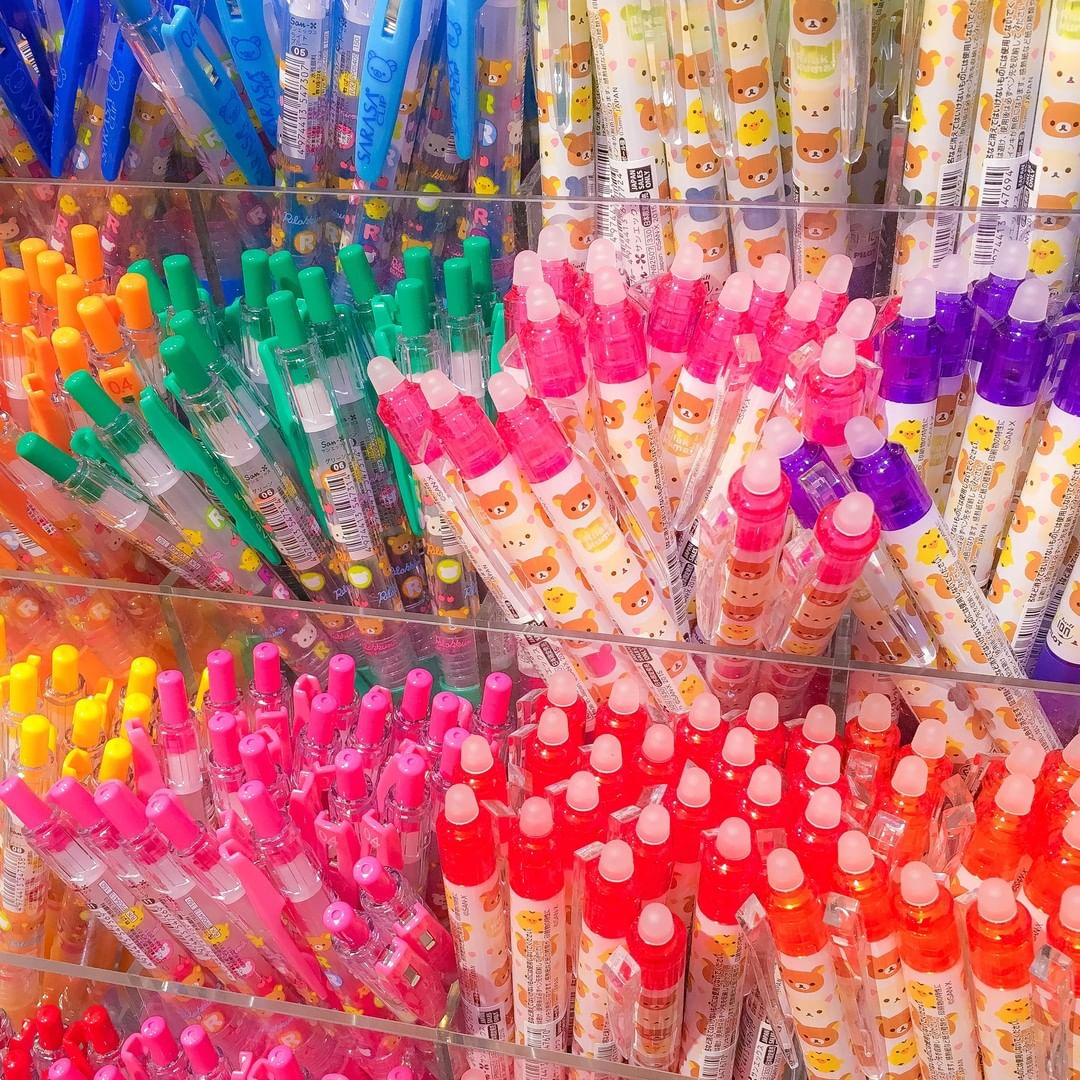HappyCuteShop's tweet image. 🎌 Japan makes the cutest writing tools that are not only functional but also cute and innovative! 🌸💖 Check out our kawaii pen collection! 👉 happycute.shop/stationery/sch…

#happycuteshop #happycute #cutestuff #cutepens