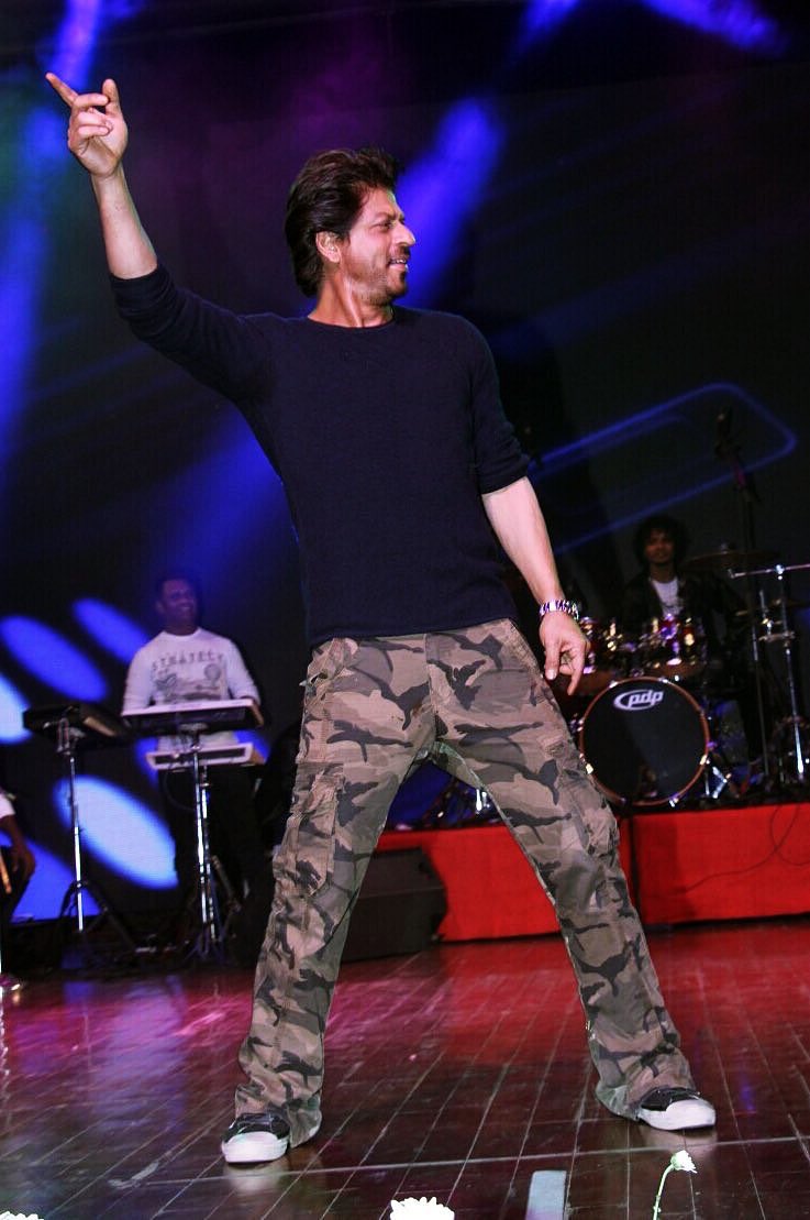 SRKCHENNAIFC's tweet photo. #SRKFlashback : When King Khan rocked the event at International Customs Day 2017 in Mumbai. https://t.co/2i7llbeHZn