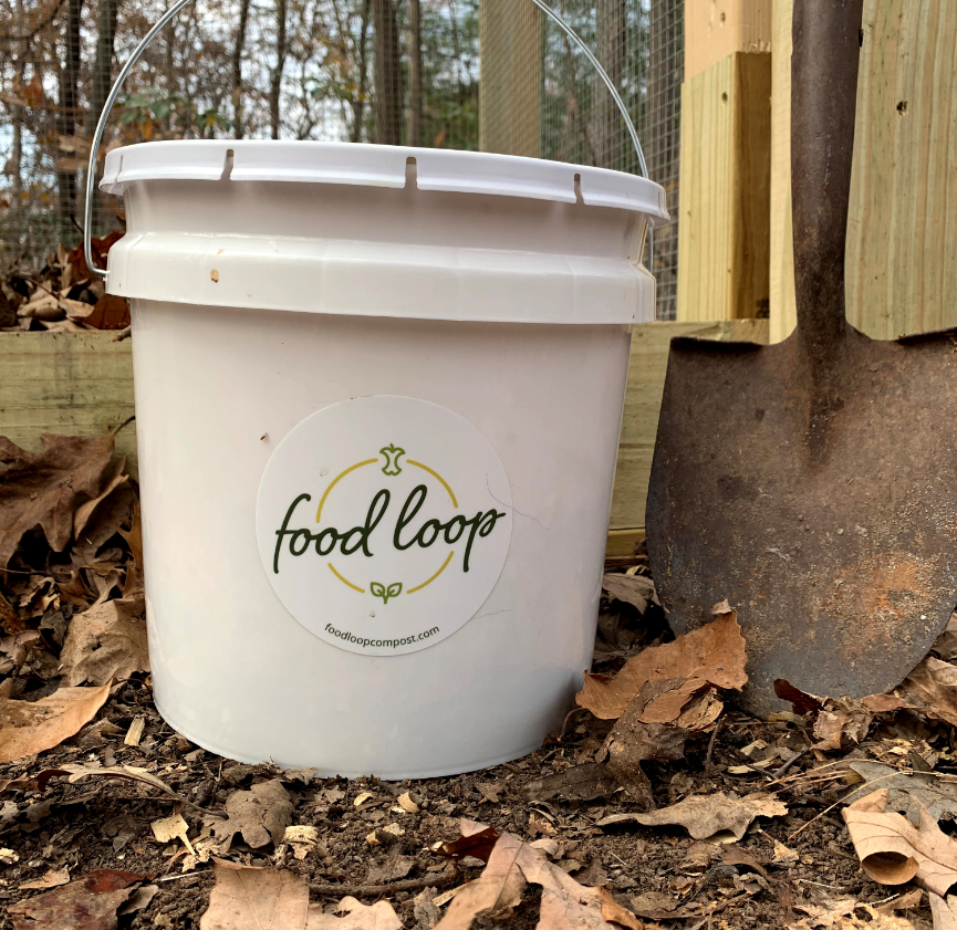 LoudounSmallBiz's tweet photo. Close the food loop of farm to table to farm by giving your food scraps to Food Loop. They'll collect your food waste, keep your scraps from the landfill and turn it into compost. Contact Lauren for more info: https://t.co/NSm5HqN1Ja🍎🍽️🌽#LoudounPossible https://t.co/EBfAVfjQqf