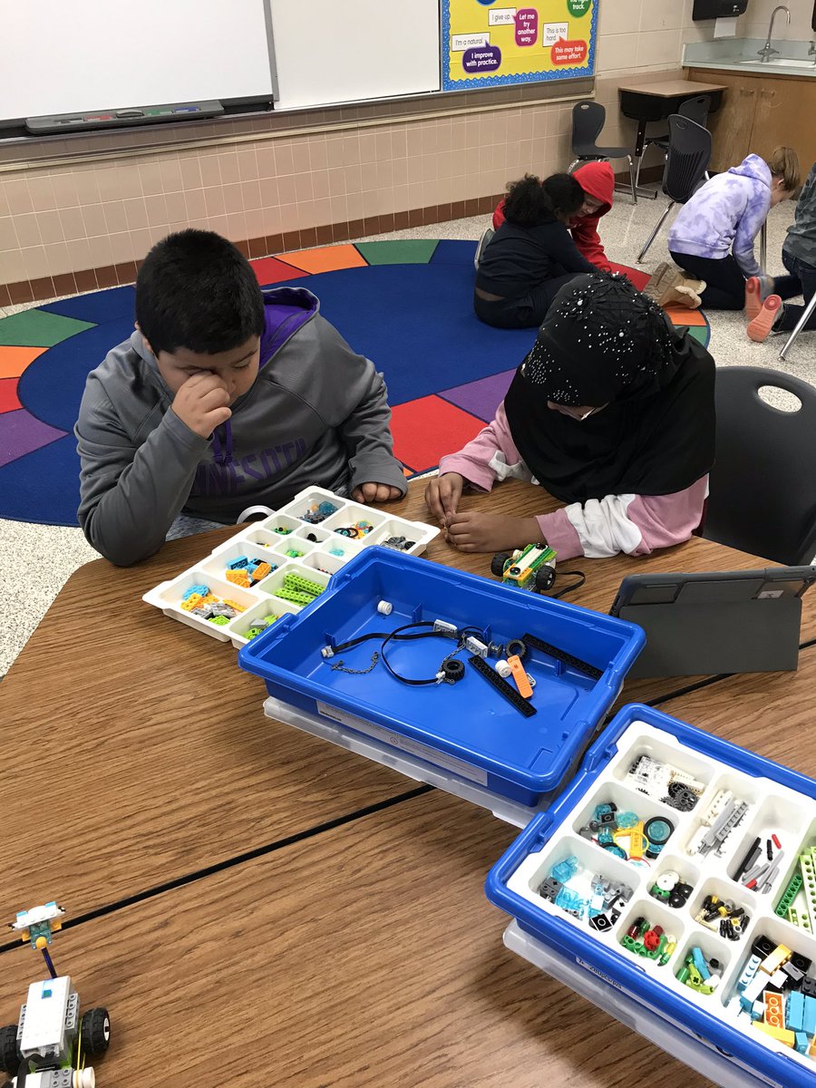 HTPrincipalSV's tweet photo. Coding in action! #HTSpartans https://t.co/RndBnqekWb