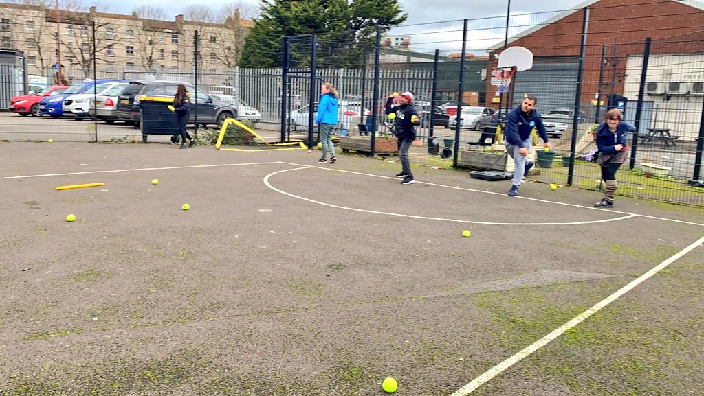 CTS_Bristol's tweet photo. 2️⃣0️⃣2️⃣0️⃣ | INSPIRING!
Such a great way to begin the new year by working with @LPWorg staff members. Teaching them activities they can use at their PLAY sessions. 🏏
Get in touch if you'd like this at your organisation 🙌🏾
#PowerOfCricket #SparksProject #ChildrenAndYoungPeople https://t.co/chxgJMhwXQ