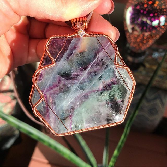 sacredhardware's tweet photo. Another piece made for a Christmas gift. Fluorite is forever my favorite stone with its beautiful color variations. Feeling inspired to make more now that the holidays are over and I have time! ✨ follow @sacredhardwear for jewelry posts only ♥️
.
..
.
..
#sacredhardwear #kel… https://t.co/Dj85F4wADd