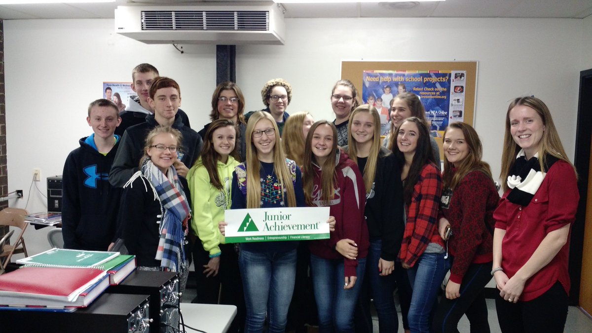 JAEasternIowa's tweet photo. Trevor, a volunteer from @Transamerica shares his #WhyJA. 

"The students learned about credit cards, college, budgets, banks, &amp; bills. They even had questions about stocks, bonds, &amp; derivatives. That wasn’t part of the curriculum, but it shows how involved the students were." https://t.co/iteHSVJ7rs