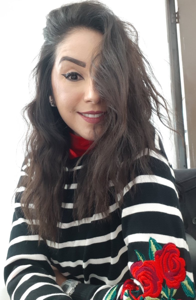 MarentisOficial's tweet photo. Ella esta loca, es especial, a diferencia de muchas, sabe como llevar de la mejor manera el peso de sus errores, no se queja, no jode, no juzga, es una experta haciendo arte con una sonrisa.
No le agrada mucho el glamour y le importa madres llevar el cabello peinado
#LaMarentis https://t.co/zBvsd37Csr