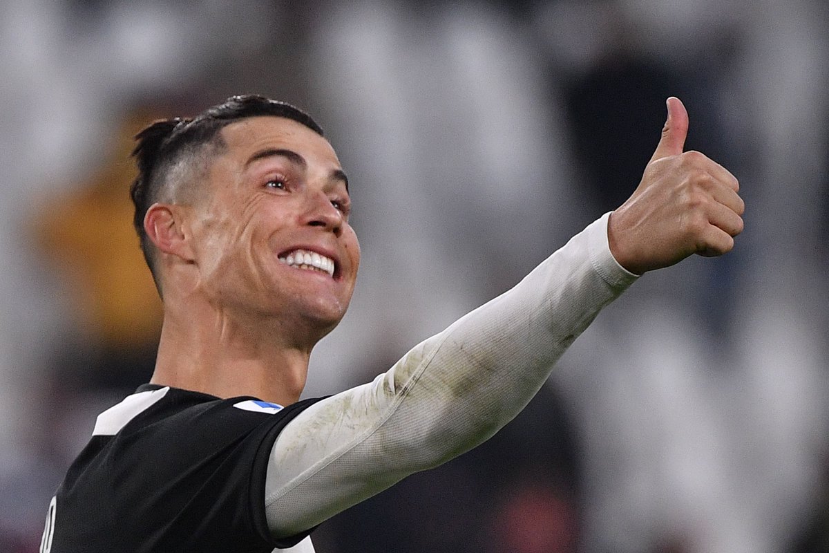 Goals in 2020 ⚽️

Cristiano Ronaldo: 3
Lionel Messi: 0

🤭