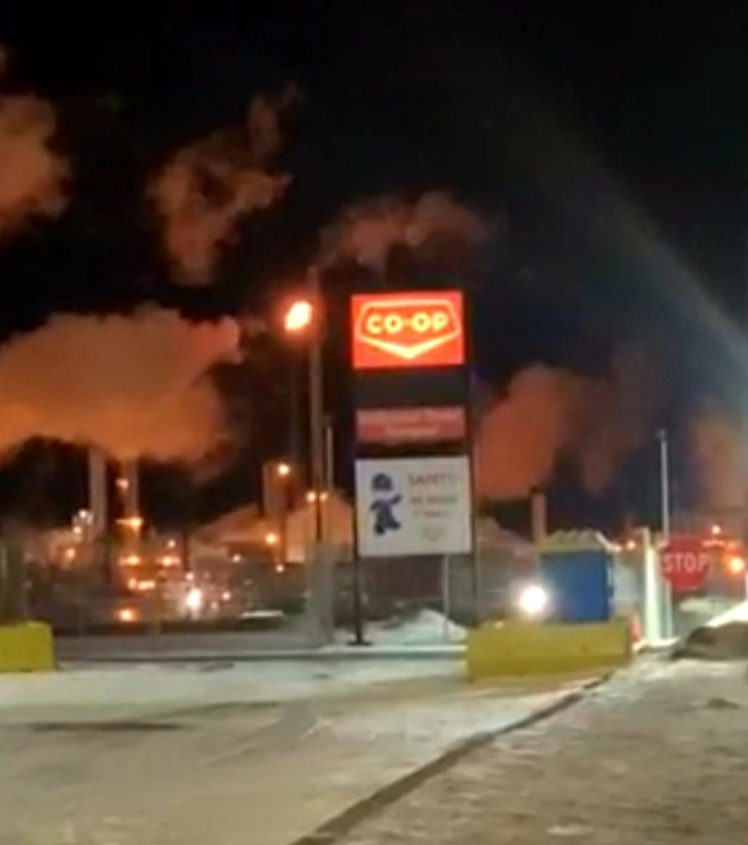 thecooprefinery's tweet photo. #DYK The Co-op Refinery has three flares located throughout our complex. With over 4,500 years of combined experience #LockedOut on the other side of our gates, there are plenty of opportunities for environmental releases into Uplands and the surrounding community! #RefineryFacts https://t.co/qX8l0uHEhL