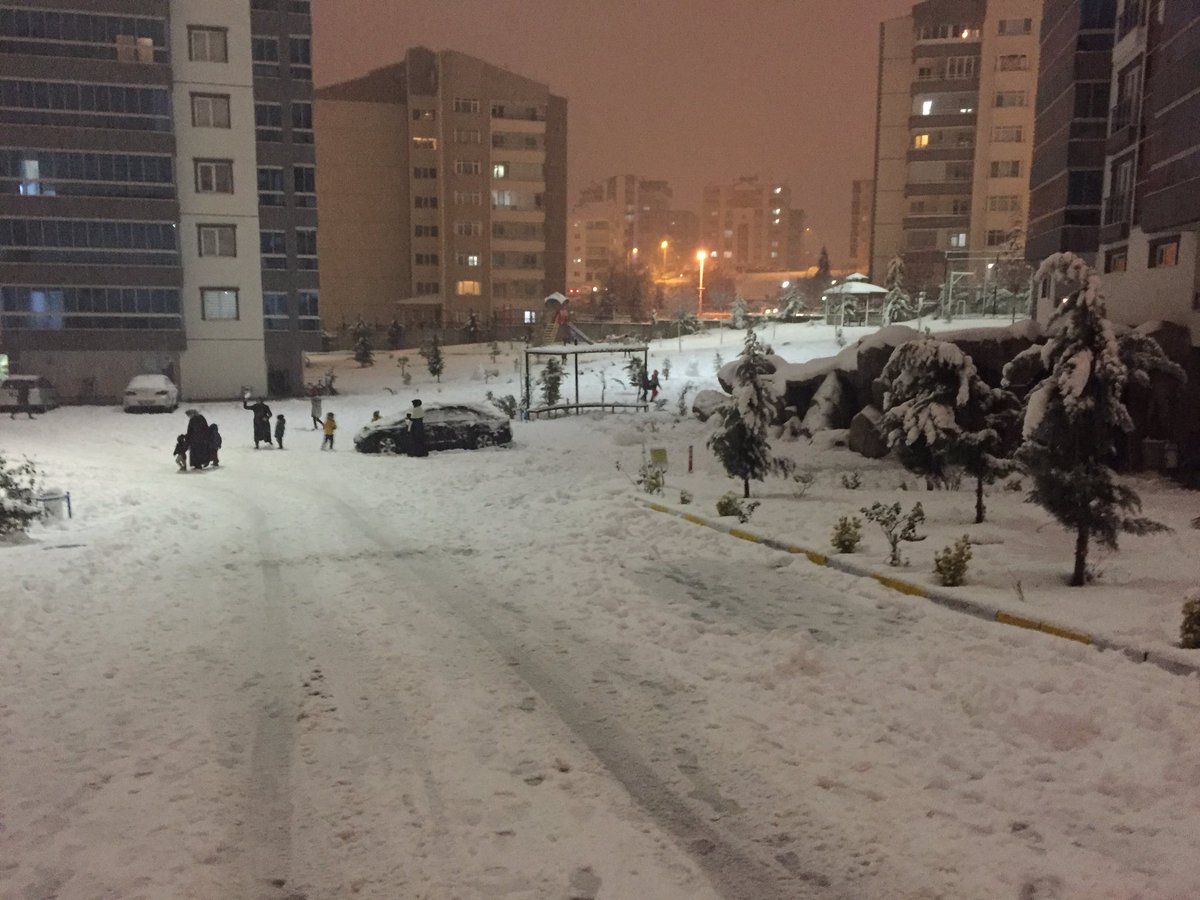 alierrdogann's tweet photo. Aydınlık gökyüzünde yıldızları göremezsiniz. 📖❄️🌃 https://t.co/aHebfbVEZm