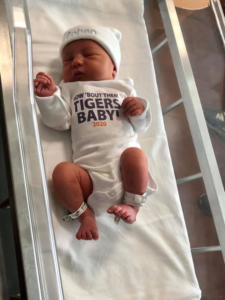LSUfootball's tweet photo. Special delivery from @WomansHospital in Baton Rouge! #GeauxTigers https://t.co/JPQbAlhuPt
