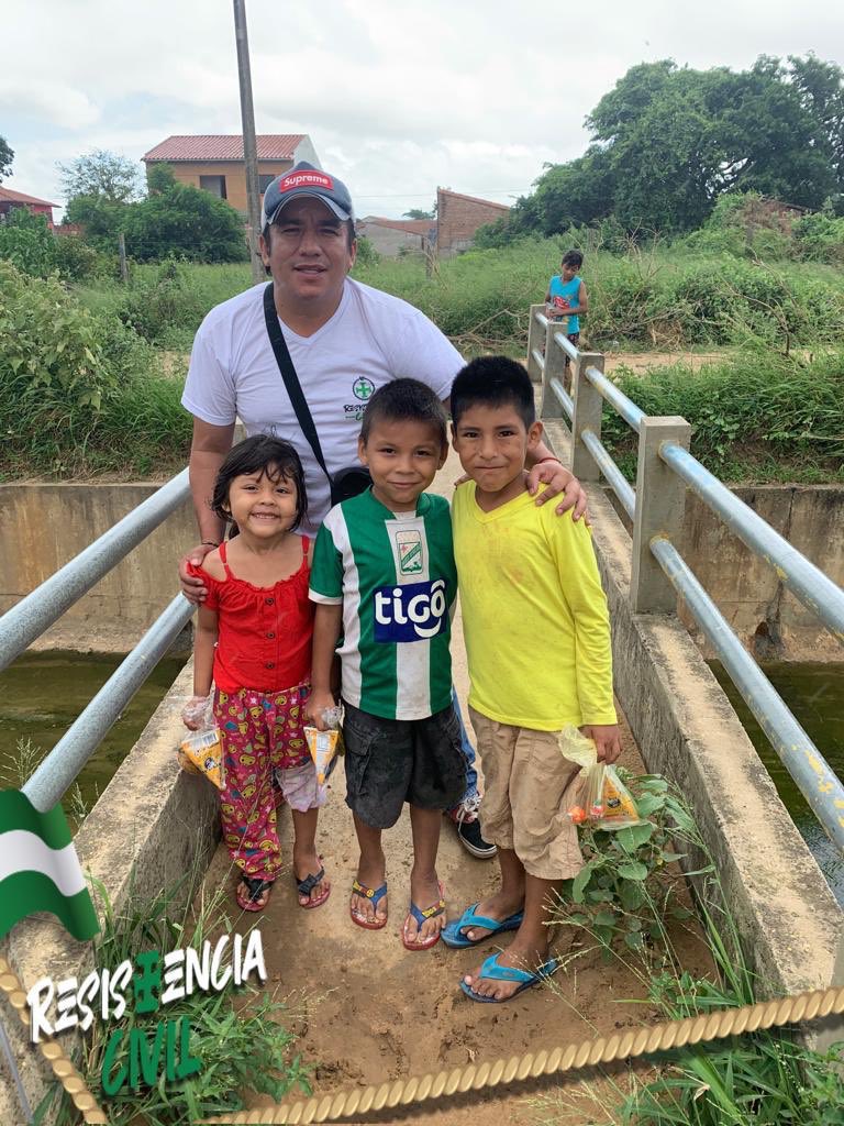 RCoficial's tweet photo. Seguimos visitando barrios, Gracias a los vecinos de El Fuerte, 4 de Octubre y Guapuru 2 por recibirnos y juntos Agasajar a los niños. Feliz día de Reyes!

#ResistenciaCivil #LaPitita
#LaUnionHaceLaFuerza #TodosUnidos https://t.co/Vv5WDm5AEa