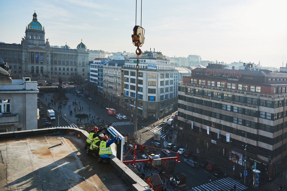 Sipral_as's tweet photo. Just before Christmas, we installed the final unit of the warm (insulated) façade on #FlowBuilding at the upper end of #Prague’s Wenceslas Square. Next up is the enclosure of the outer corner – the unitised cold façade.
#architecture #Praha #centrum #design #madebySipral #today https://t.co/r3mBTsxGQS