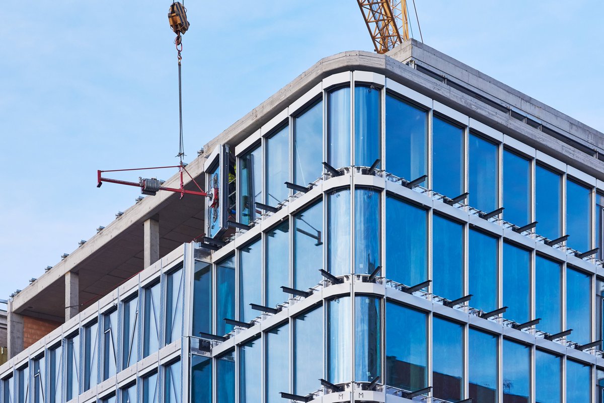 Sipral_as's tweet photo. Just before Christmas, we installed the final unit of the warm (insulated) façade on #FlowBuilding at the upper end of #Prague’s Wenceslas Square. Next up is the enclosure of the outer corner – the unitised cold façade.
#architecture #Praha #centrum #design #madebySipral #today https://t.co/r3mBTsxGQS