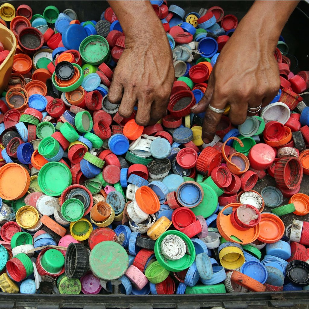 "Afval scheiden levert veel op. Materialen als papier, glas, plastic en batterijen kunnen voor een groot deel hergebruikt worden. Dat bespaart nieuwe grondstoffen, energie en geld."

Kijk bij Milieu Centraal (buff.ly/2QRofCA) of onze pagina (buff.ly/2PX56gi)