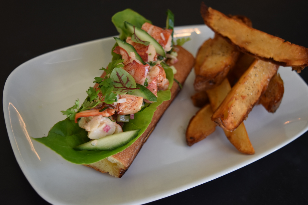 Did you know? People were once ashamed to eat lobsters because it was considered to be a "poor man's food.⁠"
⁠⁠⁠⁠⁠#farmerandthefish #gramercyeats #nyceats #farmtotable #knowyourfarmer #knowyourfisher #eatlocal #sustainability #lobster #lobsterroll