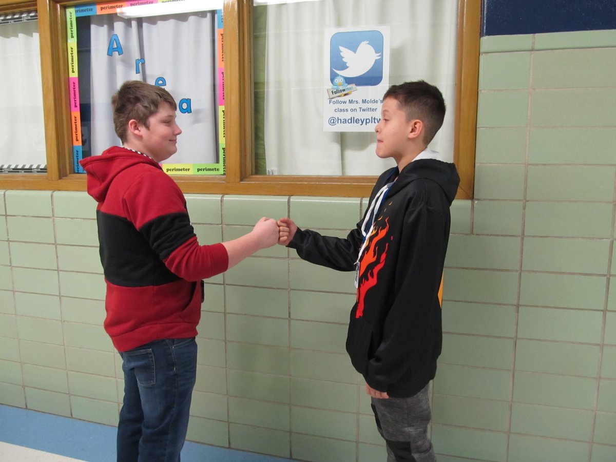 hadleypltw's tweet image. It's great to be back at school! Friends greeting each other and catching up after the winter break! #HadleyRocks #WPSProud