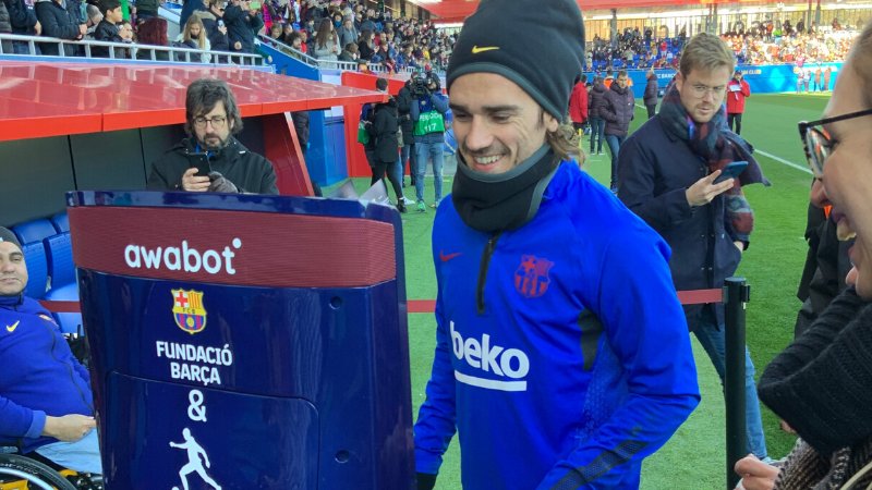 awabot's tweet image. For a nice start of 2020, let’s meet @FCBarcelona team⚽️ 

Magical moments for Pol✨, connected to #ROBOTPOL, at the annual open doors training, in the brand new Estadi Johan Cruyff, with the @FundacioFCB &amp;amp; @EAbidal22Found
🙏

#Inclusion #AwabotSmile #football