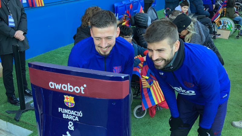 awabot's tweet image. For a nice start of 2020, let’s meet @FCBarcelona team⚽️ 

Magical moments for Pol✨, connected to #ROBOTPOL, at the annual open doors training, in the brand new Estadi Johan Cruyff, with the @FundacioFCB &amp;amp; @EAbidal22Found
🙏

#Inclusion #AwabotSmile #football