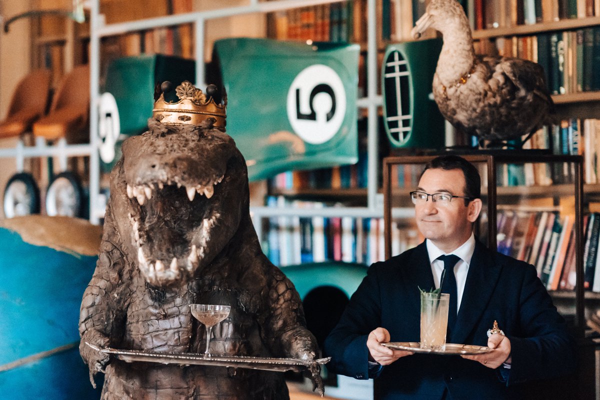 YOUR DRINKS SERVED // The butlers are at your service. Captured by James Fear photography #aynhoepark #butlerservice #crocodilewaiter #amoderngrandtour #countryhouse #privatehome #exclusivehire #drinks #service #aynho #cotswolds #countryside