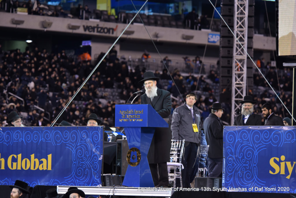 AgudahNews's tweet photo. Rabbi Uren Reich, Rosh Yeshiva (Dean) of Yeshivas Ohr Zecharia, speaking at #TheSiyum #SiyumHashas #Siyum2020 #OneNationOneSiyum #hasiyum #Siyum https://t.co/RTC6kaSKwo