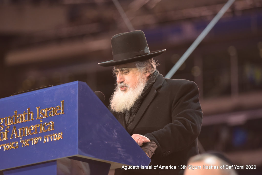 AgudahNews's tweet photo. Rabbi Eliezer Ginsburg, Rosh Kollel, Mir Yeshiva, Brooklyn; Rav, Agudas Yisroel Zichron Shmuel, leading the crowd in Maariv at #TheSiyum #SiyumHashas #Siyum2020 #OneNationOneSiyum #hasiyum #Siyum https://t.co/cgeAhdwHlk