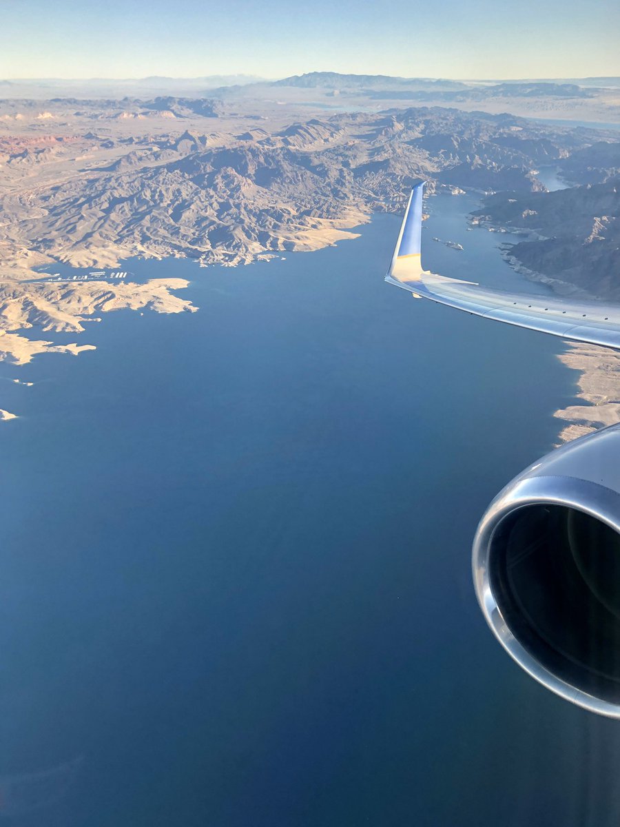 This morning’s beautiful approach to LAS <a href="/united/">United Airlines</a>