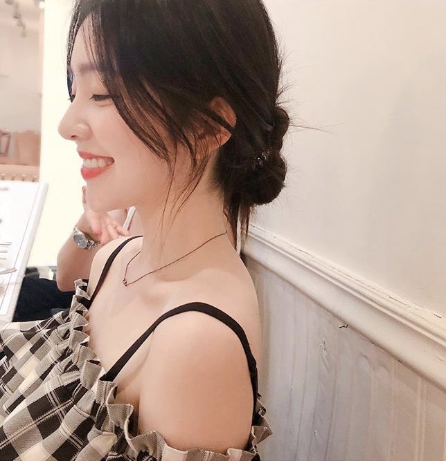 bchub111's tweet photo. นี่อีกกก ทรงคิ้วคือปั๊วๆ รอยยิ้มยังเหมือนเดิมไม่เปลี่ยน อยากเห็นความตลกน่ารักมากกว่ามุมสวยๆไปตามได้จ้า ig : renebaebae คนนี้เค้าคุมโทนคนน่ารักอยู่ ☺ https://t.co/AoQ1p6Mpd4