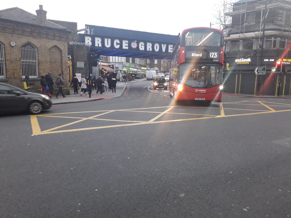 MartinBallN17's tweet photo. Good that #TFL recognise the need for a 'box' at the Tottenham High Road N17 junction with Bruce Grove. But this 'middling' size isn't stopping vehicles driving through when the pedestrian crossing is green. That's the area where @MayorofLondon needs to re-consider public safety? https://t.co/yFVUNassIV