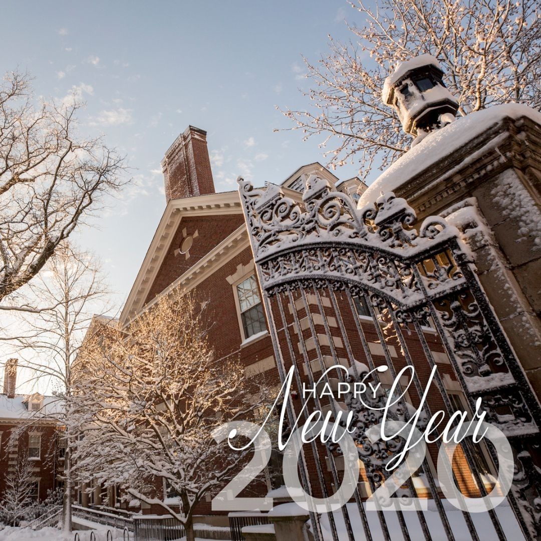 StudentsotWorld's tweet photo. Happy New Year! 🎉 

#HarvardinWinter #HappyNewYear #NewYear2020 #studentsoftheworld #bestuniversities #2020 #starthere #harvard #harvarduniversity #winter #january #newyear https://t.co/UrxGHFjkFJ