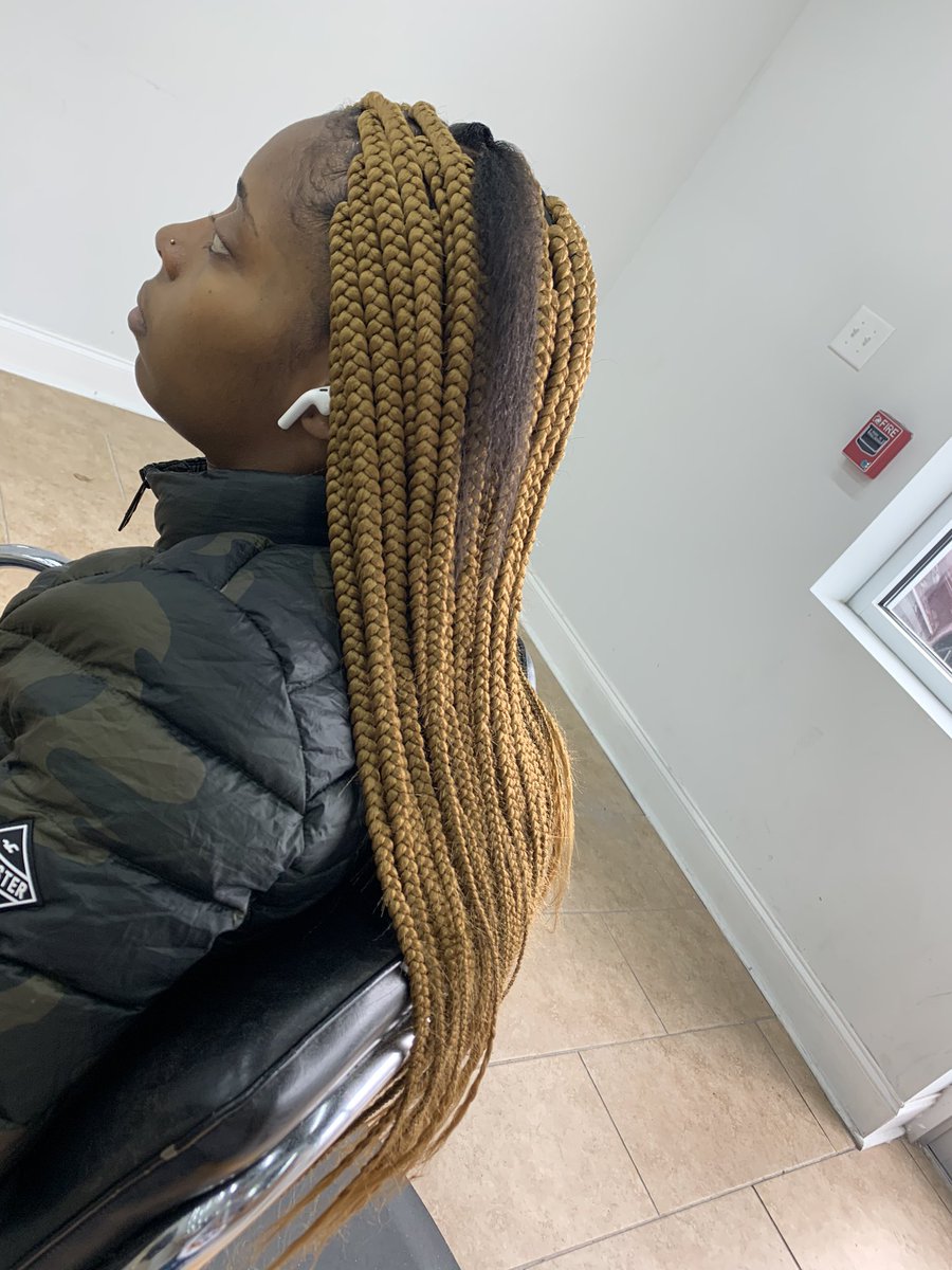AnnaaDaDon's tweet photo. 🗣 PICK YOUR PRICE ALLLLL OF JANUARY. #ASUTwitter #ASU students get $10 off on ALL services ‼️ Dm for appointments. #asu23 #asu22 #asu21 #asu20 #albanystate #albanynotalabama #boxbraids #boxplaits #individuals #bootybraids https://t.co/rUUInXE84V