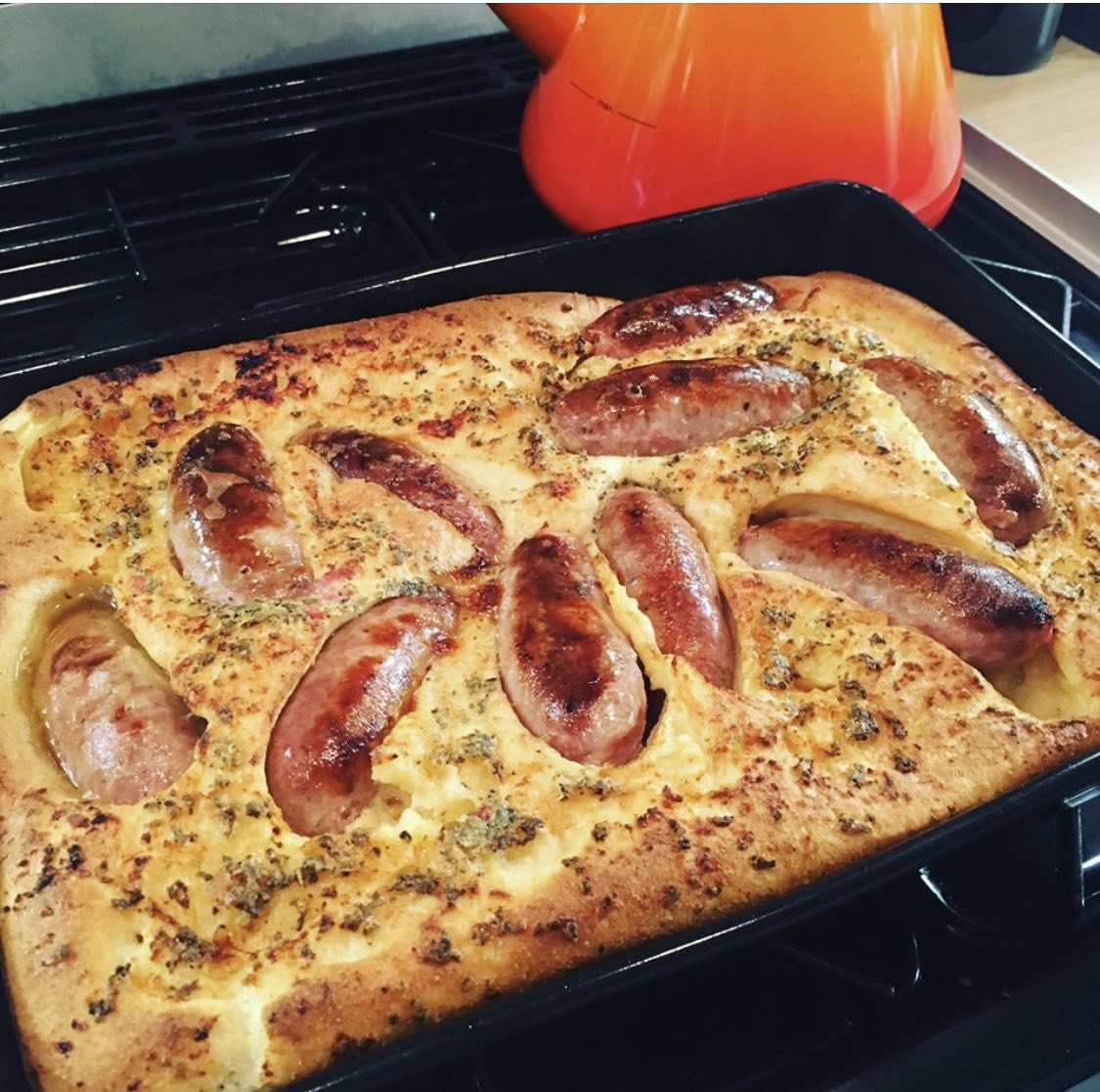 After all that turkey over Christmas, we’re definitely up for this toad in the hole tonight. Call in for some of Butcher Ben’s brilliant bangers, add some batter and a few sprigs of rosemary and boom 🙌🏻 #foodies #Cotswolds