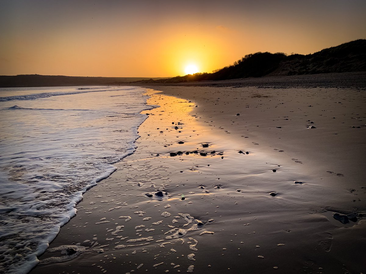 That beach is good for the soul!
Late afternoon today at Tenby’s South Beach
@ruthwignall <a href="/behnazakhgar/">Behnaz</a> <a href="/DerekTheWeather/">Derek Brockway - weatherman</a> <a href="/kelseyredmore/">Kelsey Redmore</a> @TenbyOfficial <a href="/TenbyVG/">Tenby Visitor Guide</a>