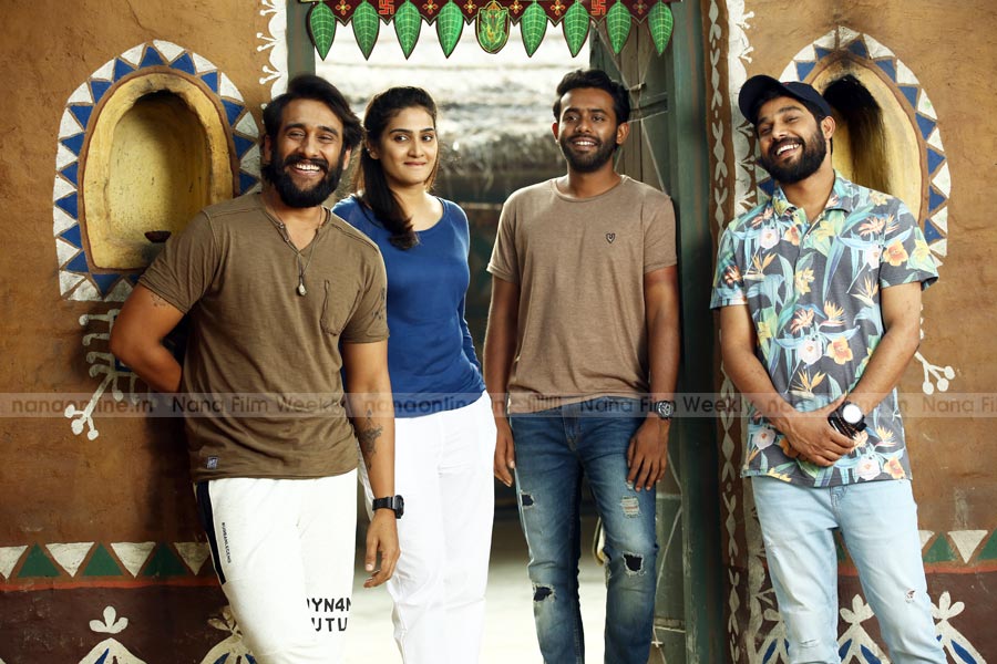 BreakingViews4u's tweet photo. #KhajurahoDreams #Malayalam Movie
Rest of the gallery here :- https://t.co/CJsd8hInZI
#ArjunAshokan
#SreenathBhasi
#Druvan
#SaijuGovindaKurup
#AditiRavi
#SharafUDheen
#GopiSundar #JohnyAntony
#SaijuKurup https://t.co/e00jgWJtWh