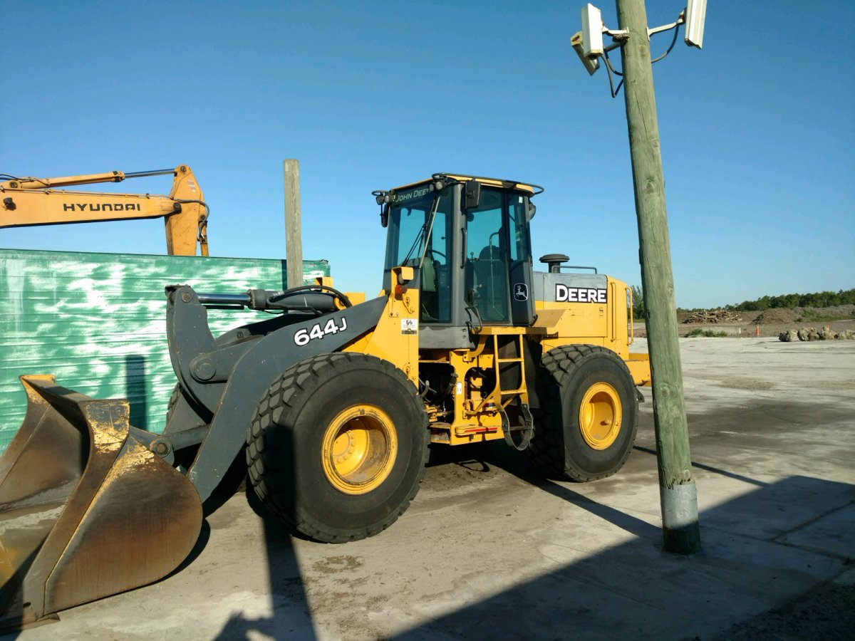 ApolloEquipment's tweet photo. ***GREAT DEAL***

2006 John Deere 644J Wheel Loader
Offered at $72,000.00

Good Condition
John Deere 6 Cylinder 8L Engine
8,575 Hours
*Comes with lightly used 20 ply rock and dirt tires.
*Hydraulic hoses have been replaced.
*Cab has Heated and A/C.

CALL TODAY!
1.800.982.2844 https://t.co/wnK8QjormP