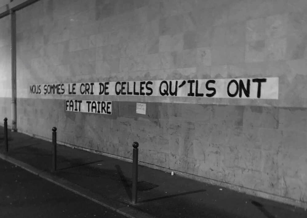 CollagesMLJ's tweet photo. NOUS SOMMES LE CRI DE CELLES QU’ILS ONT FAIT TAIRE.

Message arraché après 2 jours d’affichage par une femme qui, je cite, n’en a “rien à faire des femmes battues” et qui trouve que “c’est moche”.

Nos mots dérangent. Continuez d’arracher, nous recollerons. https://t.co/avEs3boZz0