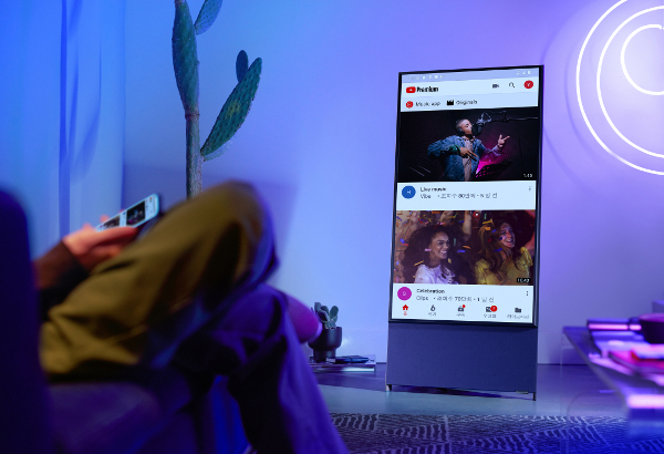 Published by hdmediapark.com
Samsung Expands 8K Lineup, Unveils Rotating 4K TV 
 soundandvision.com/content/samsun…